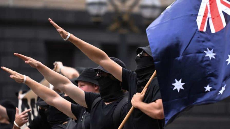 Australia castiga desde hoy con penas de cárcel hacer el saludo nazi en público