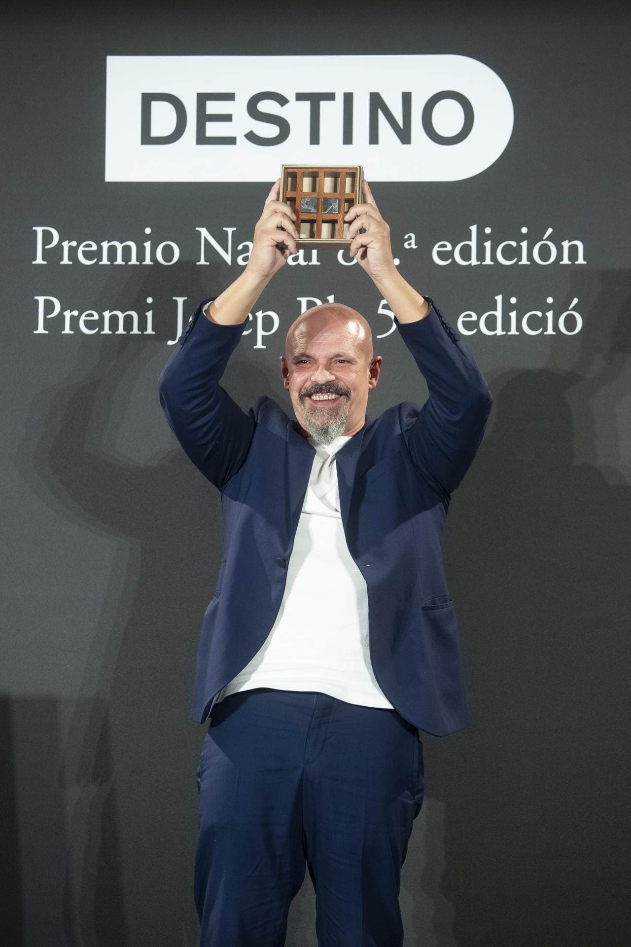César Pérez Gellida gana el 80 Premio Nadal con la novela Bajo tierra seca