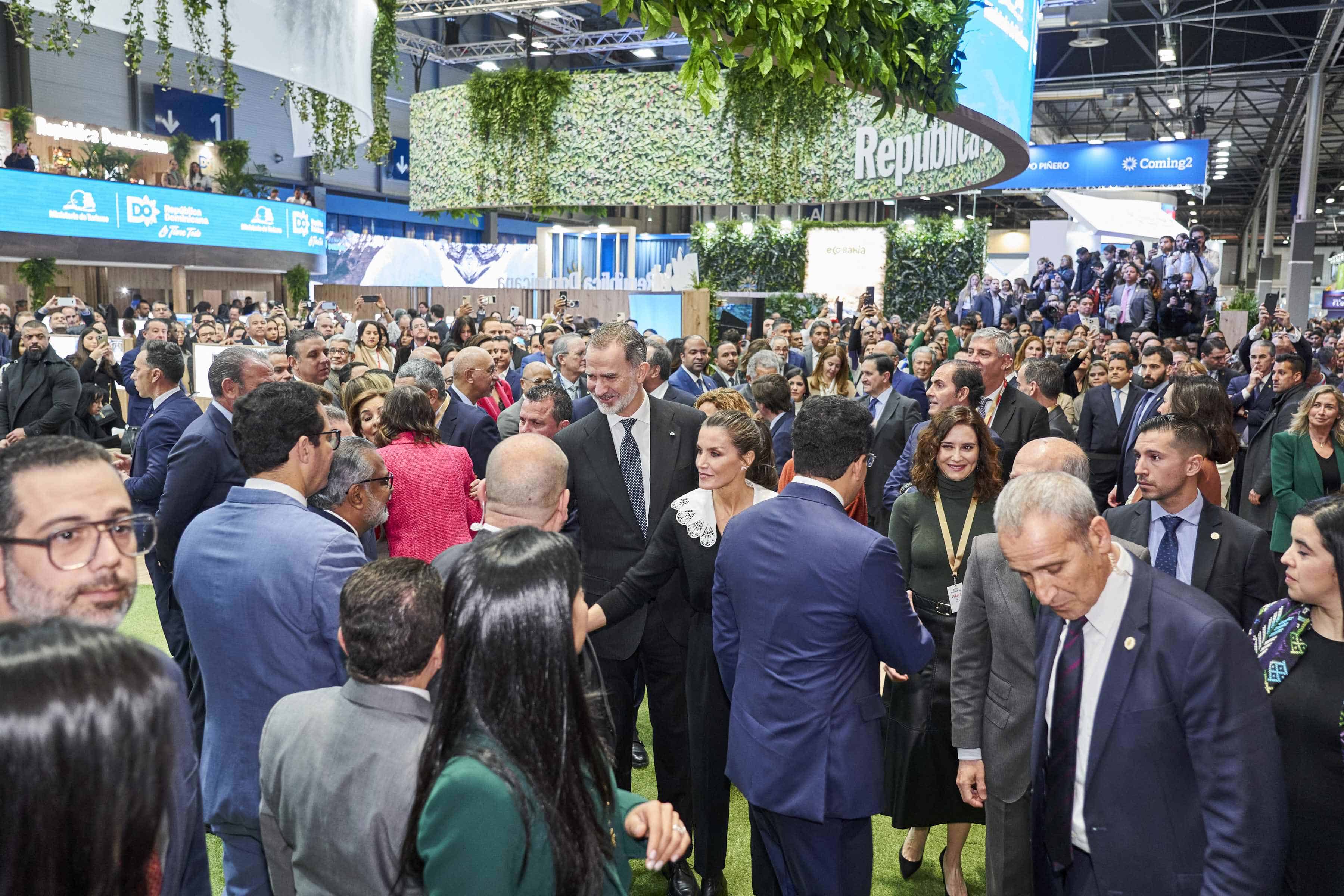 Personalidades importantes durante la inauguración de la Fitur 2023.