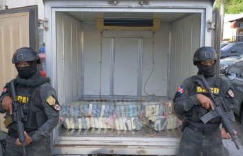 Incautan 114 paquetes de drogas escondidos en contenedor de aeropuerto