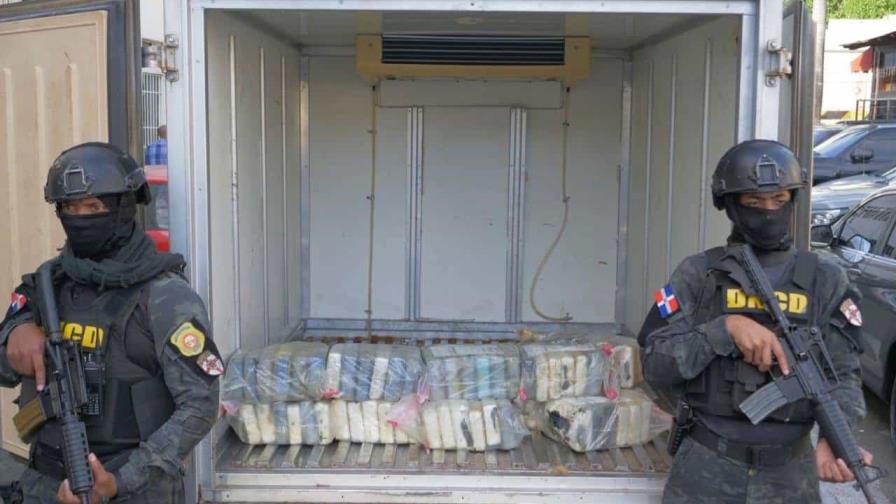 Incautan 114 paquetes de drogas escondidos en contenedor de aeropuerto