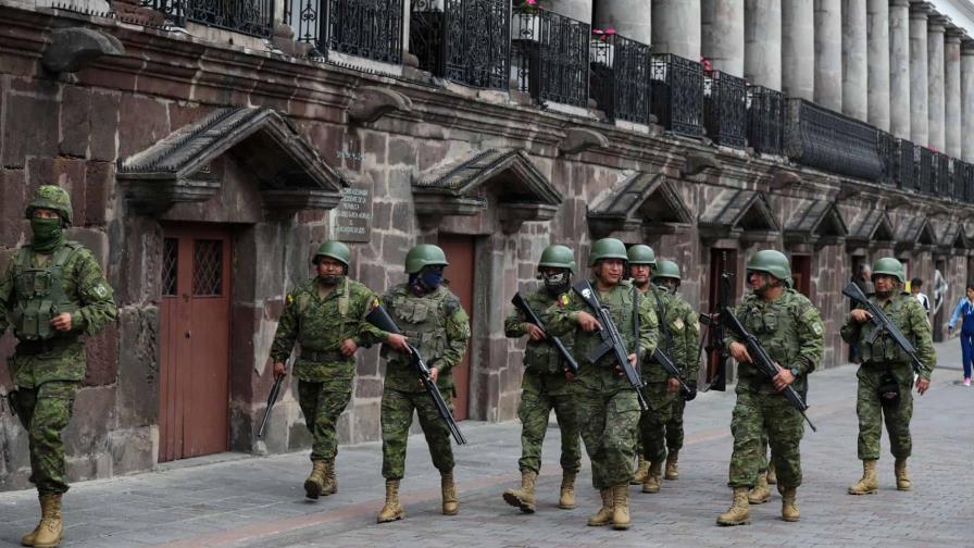 Las Fuerzas Armadas de Ecuador aseguran que no retrocederán ni negociarán con terroristas