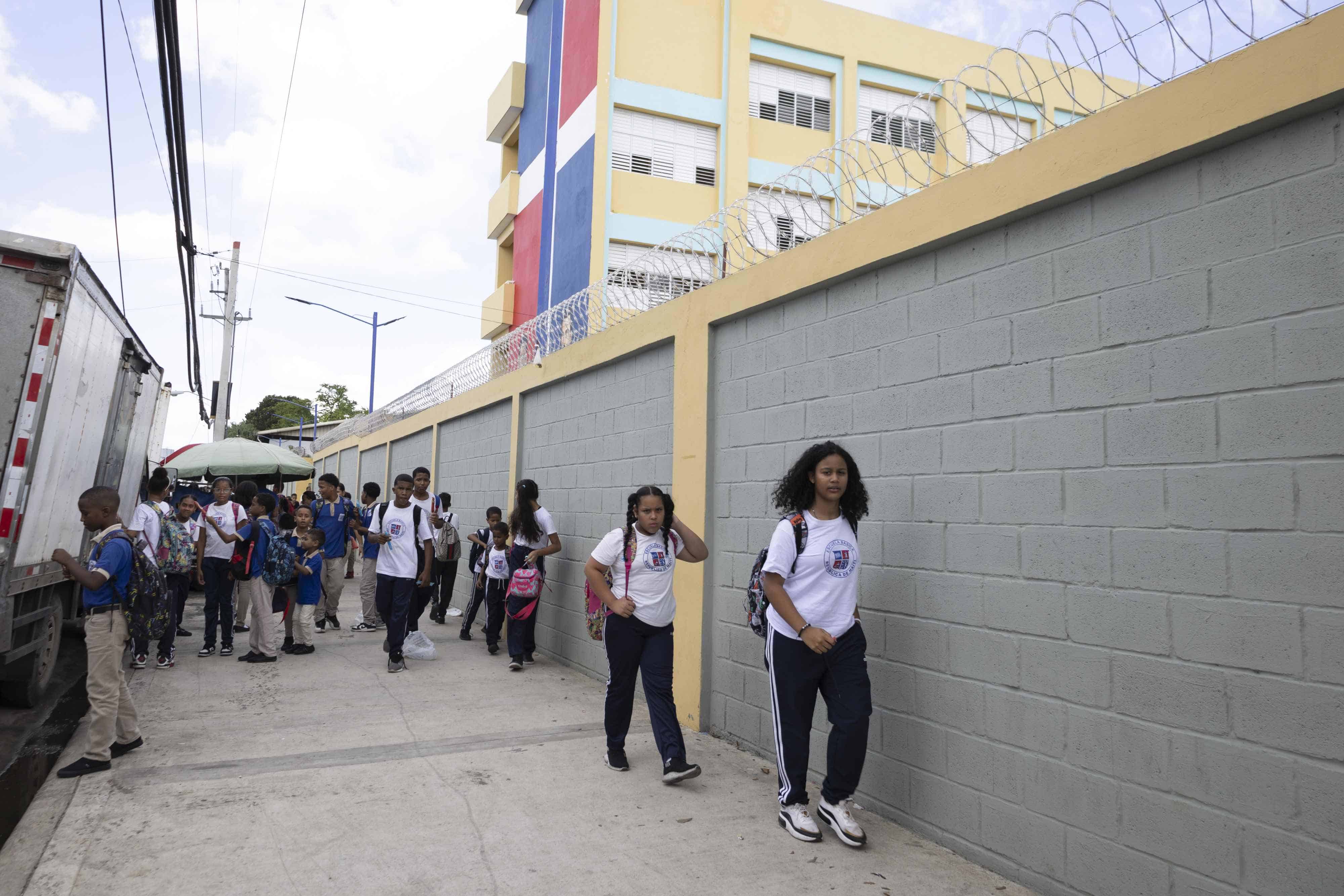Estudiantes de la escuela República de Haití.