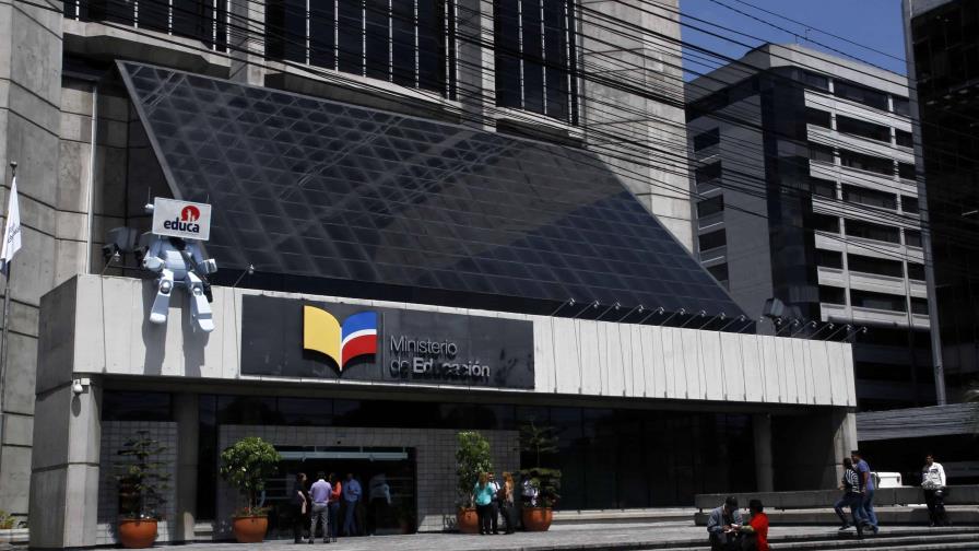 Ministerio de Educación anuncia clases virtuales en Ecuador tras hechos violentos