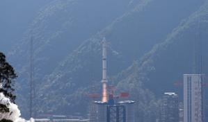 China lanza poderoso telescopio de rayos X para estudiar eventos cósmicos violentos