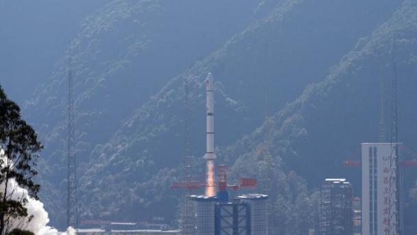 China lanza poderoso telescopio de rayos X para estudiar eventos cósmicos violentos