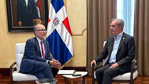 Asesor principal del presidente Joe Biden se reúne con Luis Abinader en el Palacio Nacional