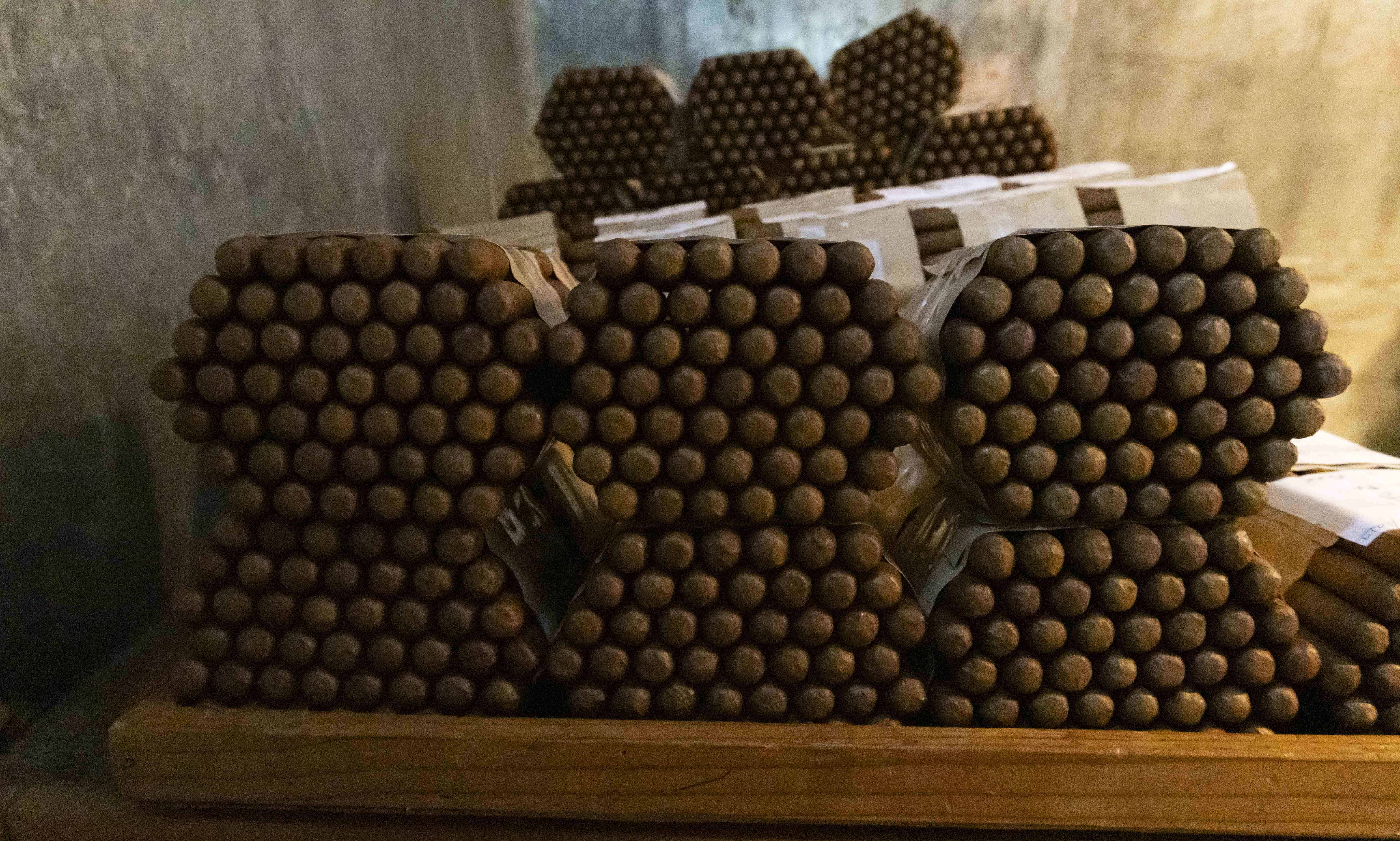 Cigarros elaborados en el Intabaco.