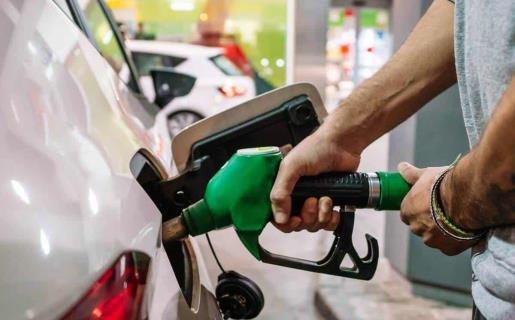 Gobierno rebaja entre 12 y 41 pesos a combustibles; otros se mantienen congelados