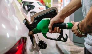 Cuba teme más inflación tras alza de 500 % del precio del combustible