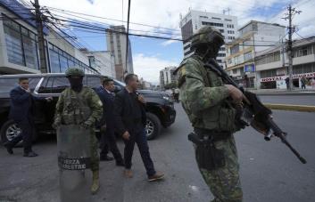 Ecuador: 329 detenidos y cinco personas abatidas por la fuerza pública tras secuencia de ataques