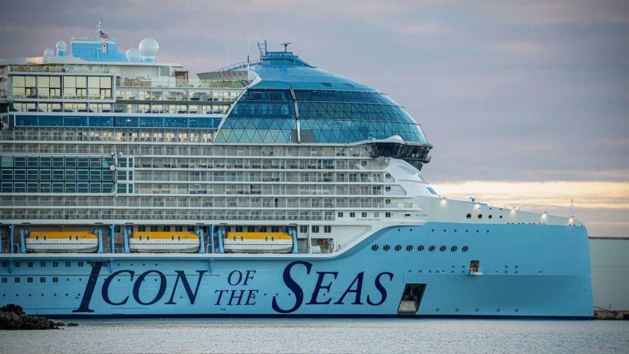 Tripulación del gigantesco crucero Icon of the Seas rescata a 14 personas a la deriva en el mar