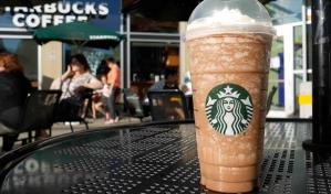 Starbucks cambia a su presidente ante caída de número de clientes