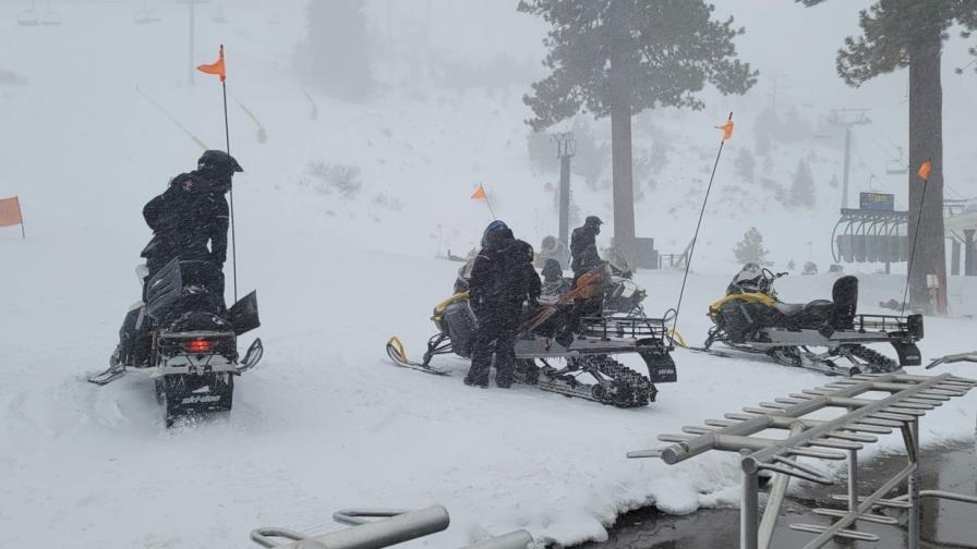 Un muerto y tres heridos por una avalancha en un centro de esquí en California