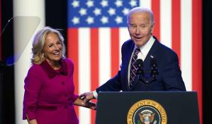 Jill Biden dice que la avanzada edad de su marido es un elemento valioso