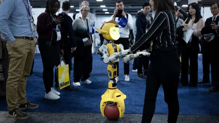 La feria CES busca robots ni demasiado humanos ni demasiado máquinas