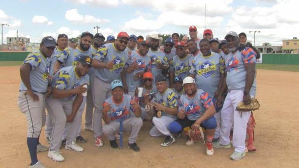 Delio Peña Retirados celebra su quinto Clásico de Softbol