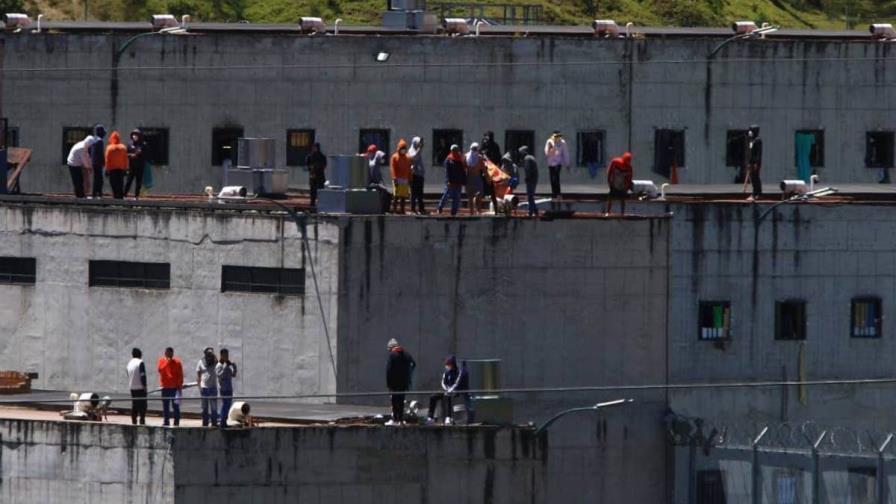 Casi 900 detenidos y 5 delincuentes abatidos en Ecuador ante despliegue militar y alza de impuestos