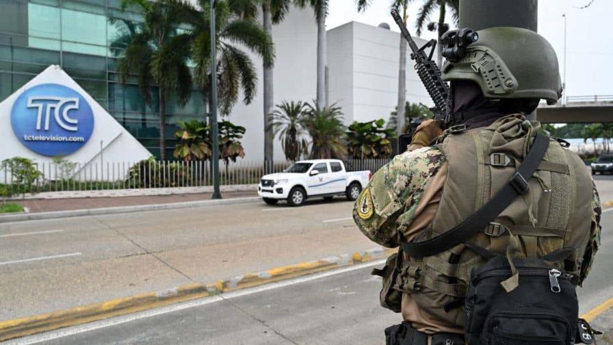 El noticiero está de vuelta: TV de Ecuador se repone a ataque armado