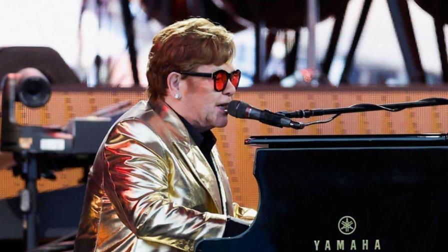 Subastarán un millar de objetos preciados de Elton John por 10 millones de dólares