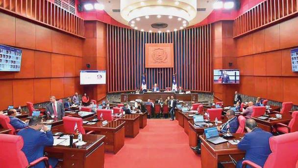 Suspenden sesión extraordinaria del Senado