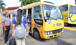 Estudiantes de Santo Domingo Oeste también tendrán acceso a autobuses escolares