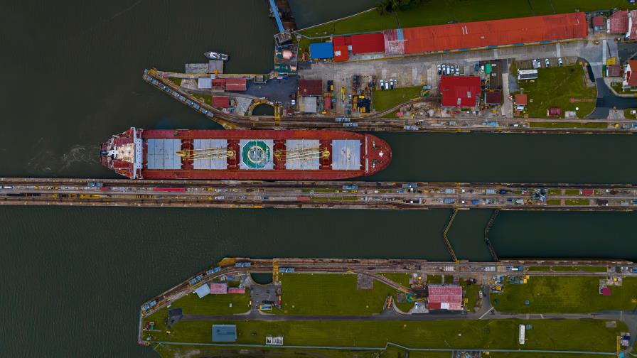 Maersk transportará contenedores por vía terrestre debido a sequía en el canal de Panamá