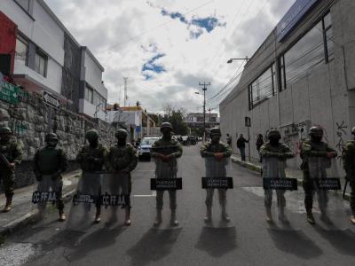 Seis jóvenes son asesinados en ataque armado en Ecuador hoy