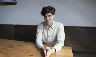 Mujer busca ayuda para donar parte de su millonaria herencia