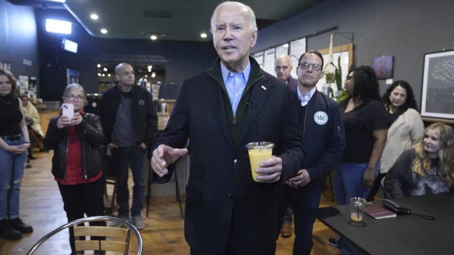 Biden engrasa los motores de su campaña electoral con una visita a negocios en Pensilvania