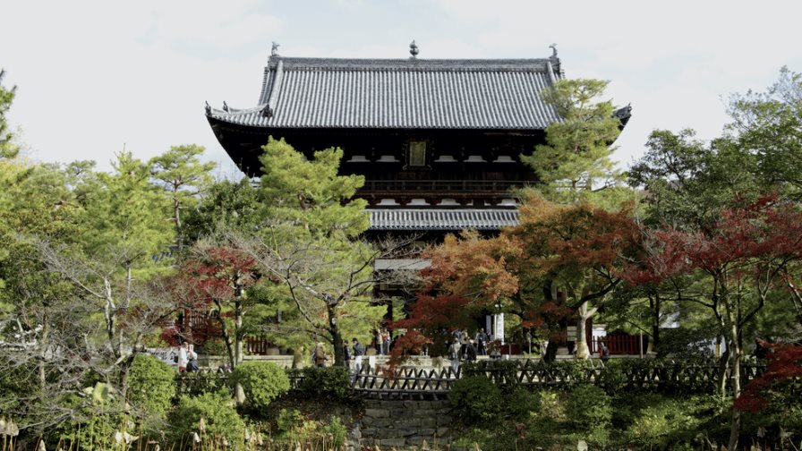 Meditación, geopolítica y tecnología en un templo zen de Kioto