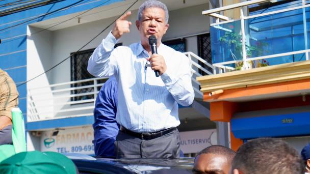 Leonel dice Abinader retiró ley tasa cero por presión de la Fuerza del Pueblo