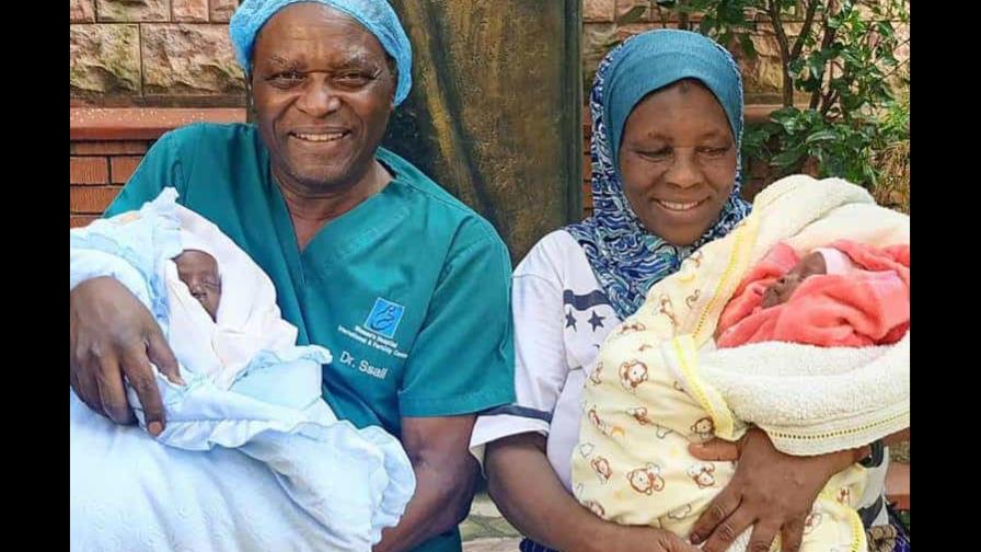 Un milagro, mujer de Uganda da a luz gemelos a sus 70 años