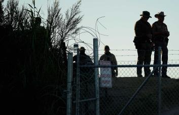 Texas toma control de parque fronterizo y no permite entrada de agentes de inmigración