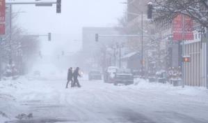 Una fuerte tormenta de nieve cubre el Medio Oeste de EE.UU. e impactará al caucus de Iowa
