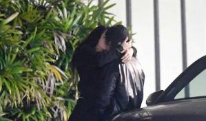 El beso de Rosalía y Jeremy Allen White con el que presumen romance
