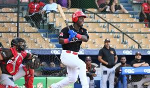 Héctor Rodríguez remolca tres y Leones ponen a Gigantes cerca del despido del campeonato