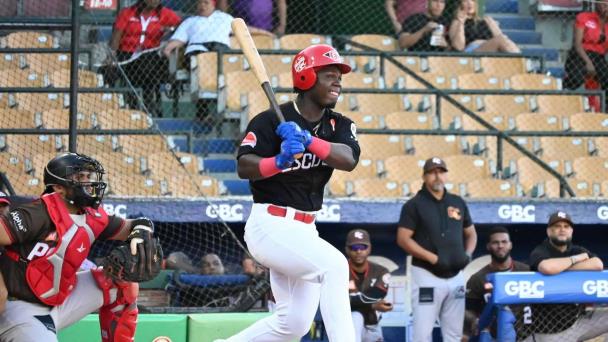 Héctor Rodríguez remolca tres y Leones ponen a Gigantes cerca del despido del campeonato