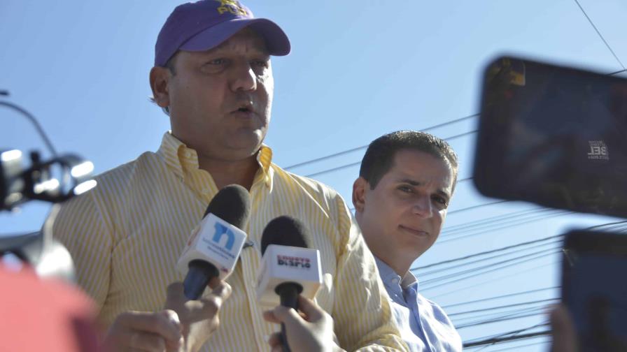 Abel Martínez lanza duras criticas al gobierno durante caravana en Santiago