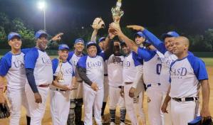 La UASD se corona en softbol máster Rubén Pimentel de ligas