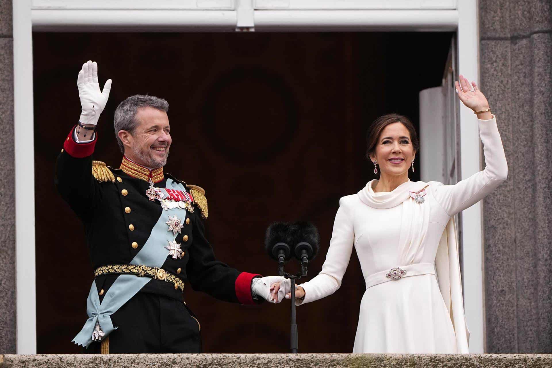 Federico X junto a su esposa, la reina Mary