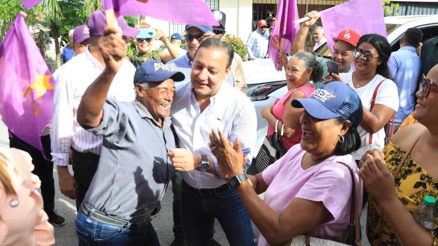 Candidato del PLD, Abel Martínez, se reúne con dirigentes en Río San Juan