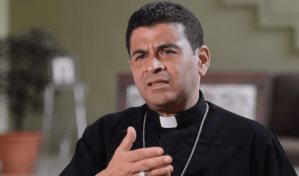 Nicaragua excarceló y envió al Vaticano a monseñor Rolando Álvarez, afirma obispo Báez
