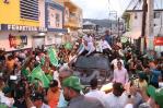 Leonel Fernández encabeza marcha caravana en La Vega Leonel Fernández encabeza marcha caravana en La Vega