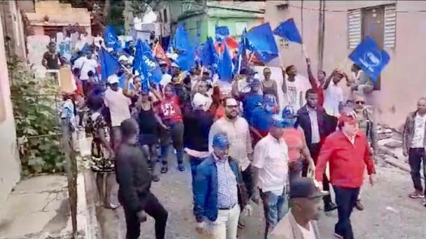 Vinicio Castillo Semán inicia recorridos en Las Cañitas y los Ríos