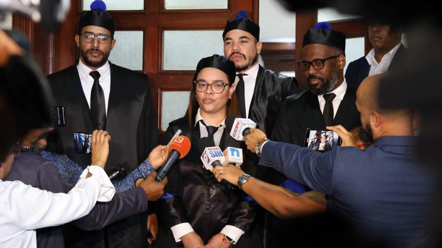 Querellantes del caso Calamar someten a funcionario de Bienes Nacionales