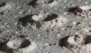 Estudian el polvo lunar para reducir su impacto en misiones y en la salud de astronautas