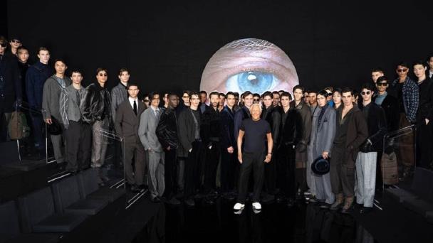 Giorgio Armani zambulle al hombre en un mar de invierno sobre la pasarela de Milán