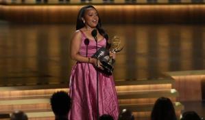 Actrices Quinta Brunson y Ayo Edibiri se llevan primeros trofeos en los Emmy