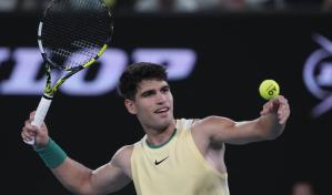 Alcaraz pone primera en Australia con victoria ante Gasquet